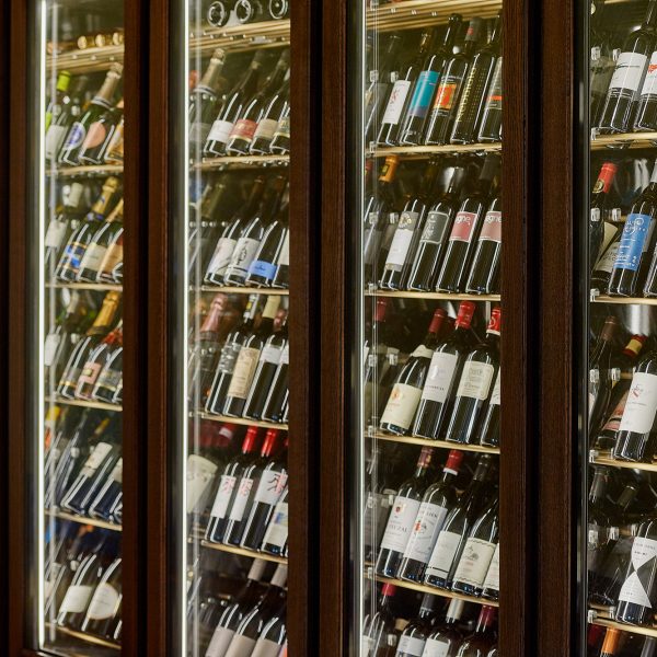 Hotel-Eden-Spiez--Weinschrank